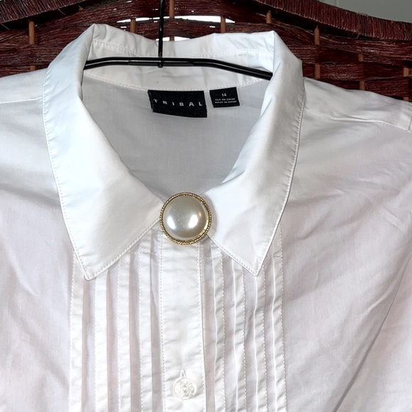 Large faux pearl brooch set in twisted gold tone frame 1980s minimalist - Picture 1 of 9